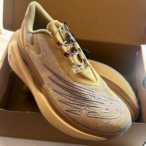NIKE ZOOM VOMERO 5SUPER SONIC