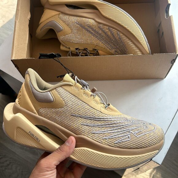 NIKE ZOOM VOMERO 5SUPER SONIC - Image 2