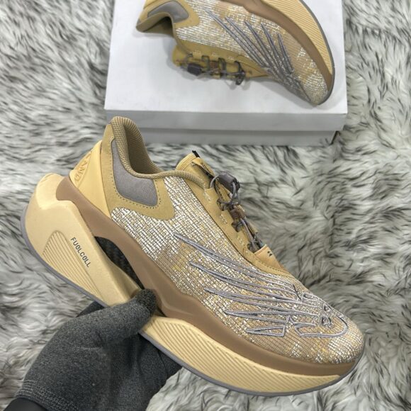 NIKE ZOOM VOMERO 5SUPER SONIC - Image 4